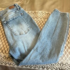 Judy Blue Light Denim Jeans Capris 14W